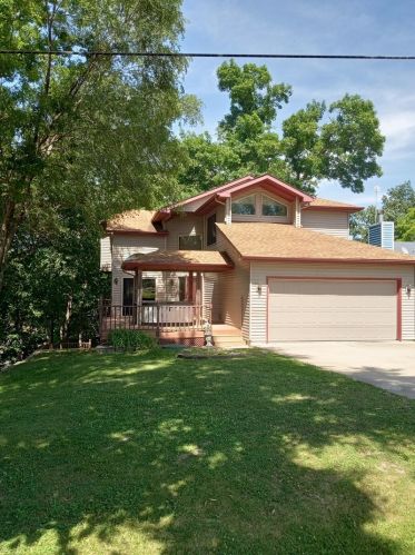 319 Holiday Dr, Somonauk, IL 60552-9698