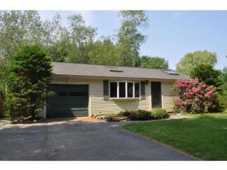 28 Gary Ln, Kensington, NH 03833-4009