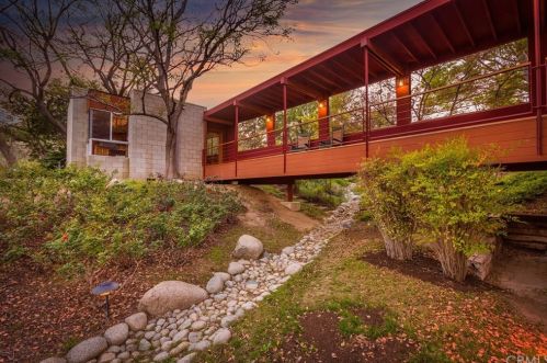 2025 Mt Vernon Ave, Riverside CA  92507-2528 exterior