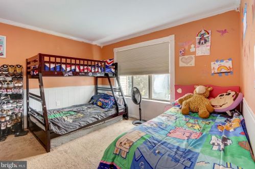 4 Crawford Ct, Trenton NJ  08690-3618 exterior