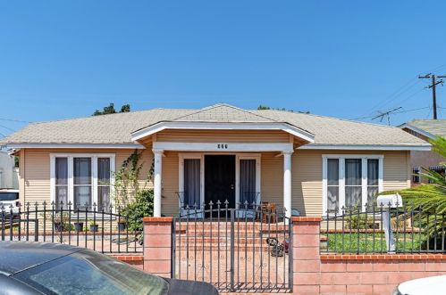 327 Normandy Pl, Santa Ana, CA 92701-5949