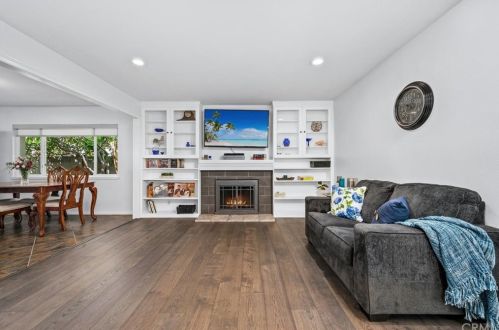 5111 Howard Ave, Los Alamitos, CA 90720-2717