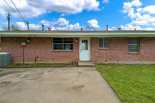 1854 Wintergreen Rd, Carrollton TX 75006-7543 exterior