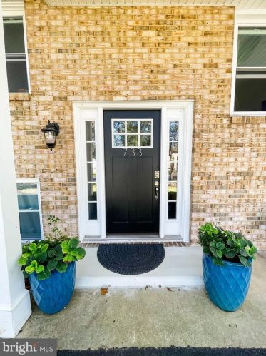 733 Stinchcomb Rd, Severna Park MD  21146-4223 exterior