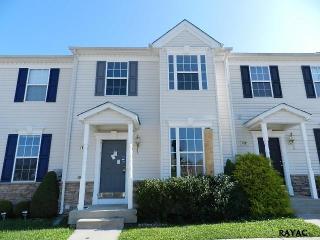 1879 Jamestown Ln, York, PA 17408-8808