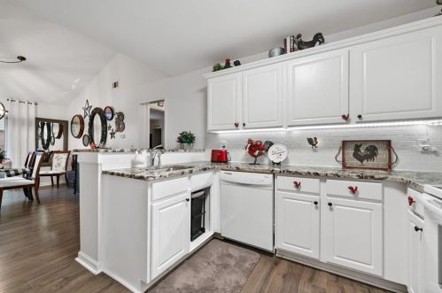 123 Stoneforest Dr, Holly Springs GA  30189-2554 exterior