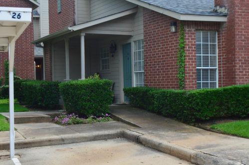 1442 Meadowood Village Dr, Fort Worth TX  76120-4701 exterior
