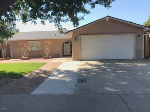 425 Pirinen Ln, Modesto, CA 95354-3251