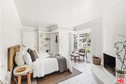 2480 Chevy Chase Dr, Glendale CA  91206-1845 exterior