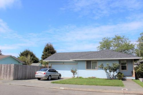 2290 Thiel Ave, Mckinleyville, CA 95519-4160
