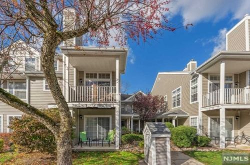 1007 Crown Ct, Mahwah, NJ 07430-3250