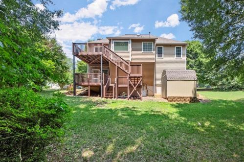 110 Eagle Glen Dr, Holly Springs GA  30189-6915 exterior
