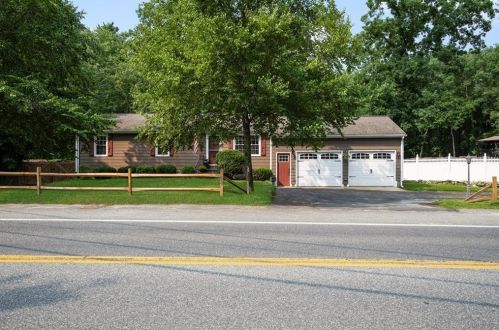 333 Main St, Glocester, RI 02859-3519