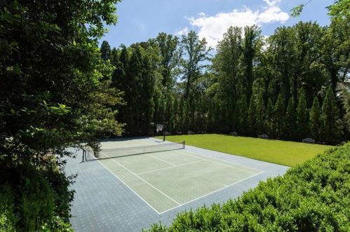 2740 Habersham Rd, Atlanta GA  30305-2938 exterior