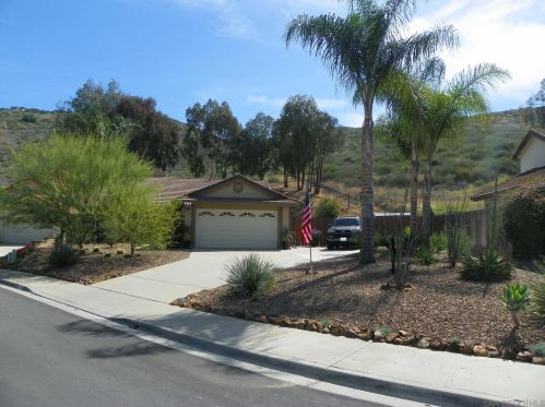 9203 Sinsonte Ln, Lakeside, CA 92040-4628