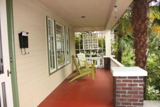 2316 Nob Hill Ave, Seattle, WA 98109-2046
