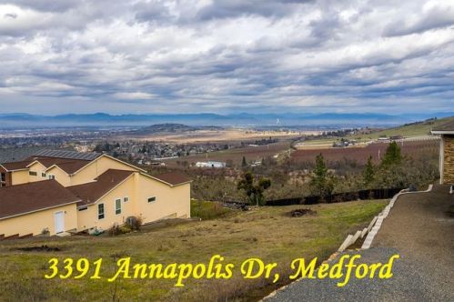 3391 Annapolis Dr, Medford OR  97504-9703 exterior