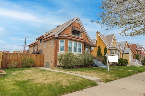 6424 Keeler Ave, Chicago, IL 60629-5113
