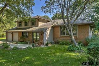 5611 Oak Hills Cir, Omaha, NE 68137-3351