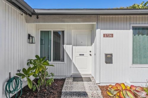 1726 Red Barn Rd, Encinitas, CA 92024-3031