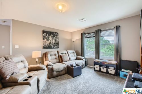 1329 Amberwood Loop, Uhland TX 78640-5515 exterior