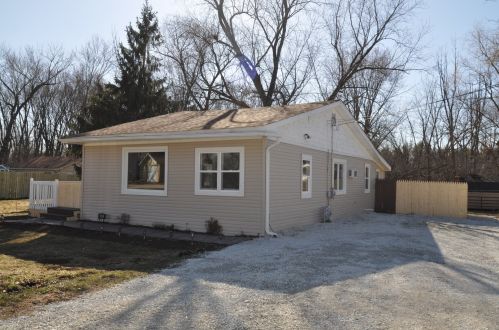 42620 Forest Ln, Antioch, IL 60002-9294