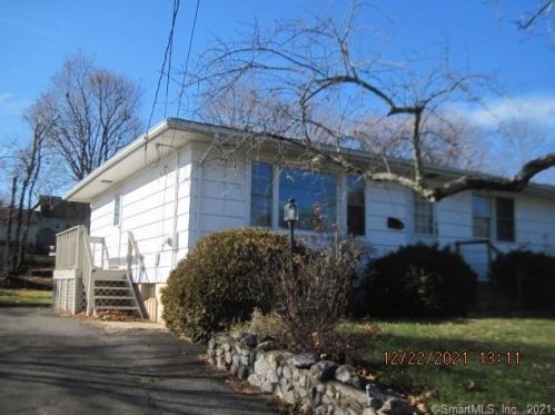 138 Hans Ave, Waterbury, CT 06708-4841