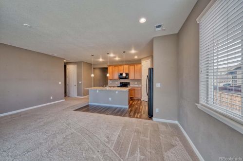 176 Kewaunee Way, Aurora CO 80016-4327 exterior