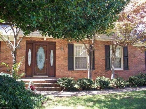 4 Red Forest Ct, Greensboro, NC 27410-3029