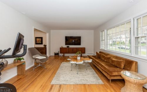 1120 Saddlebrook Rd, Mountainside, NJ 07092-1513