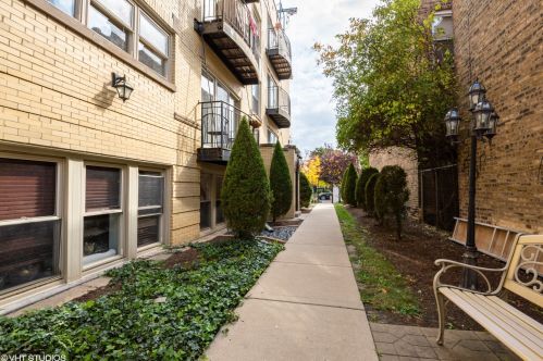 2834 Dawson Ave, Chicago, IL 60618-2578