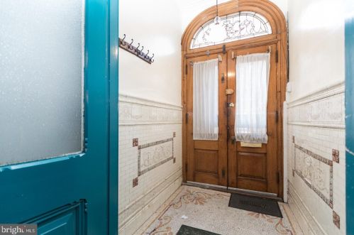 941 4th St, Philadelphia PA  19147-6603 exterior