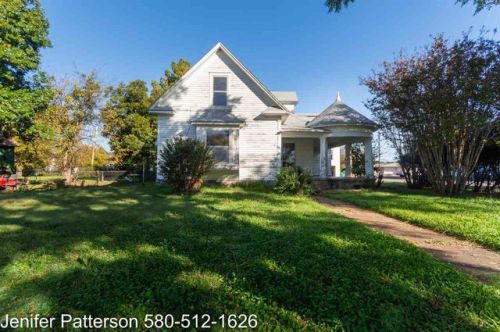 319 Colorado St, Walters, OK 73572-1465