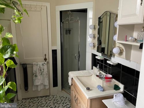 429 Allens Ln, Philadelphia PA  19119-1104 exterior