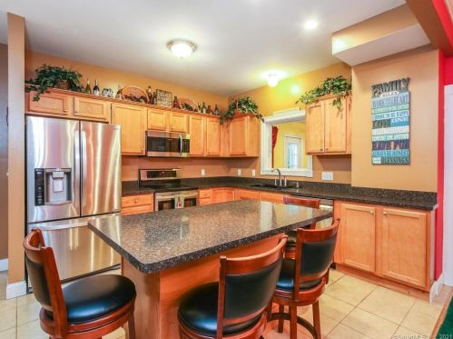 7 Nicholas Ct, East Hampton, CT 06424-6608