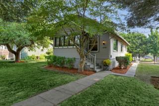 39750 Spruce St, Snoqualmie, WA 98065-9555