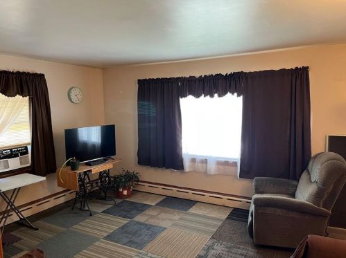 15 Middle St, Warren, RI 02885-2003