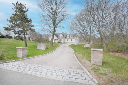 20 Moonlight Dr, Westerly, RI 02891-3912