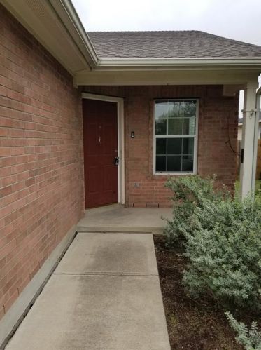 891 Goldenrod St, Uhland TX  78640-5458 exterior