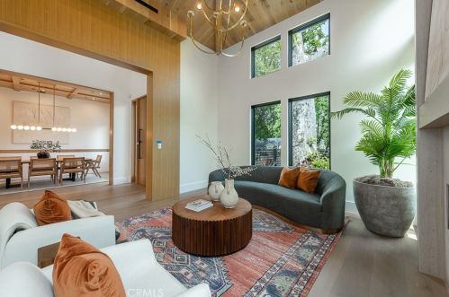5185 Woodley Ave, Van Nuys CA  91436-1455 exterior