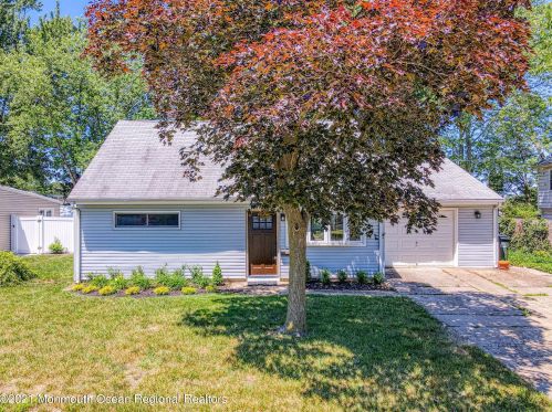 4 Hemlock St, Hazlet, NJ 07730-2118