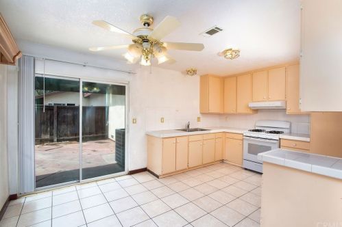 9211 Admiralty Ave, Riverside CA  92503-3348 exterior