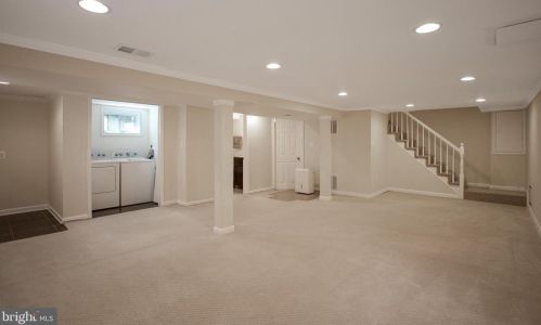 6812 Landor Ln, Springfield VA  22152-3333 exterior