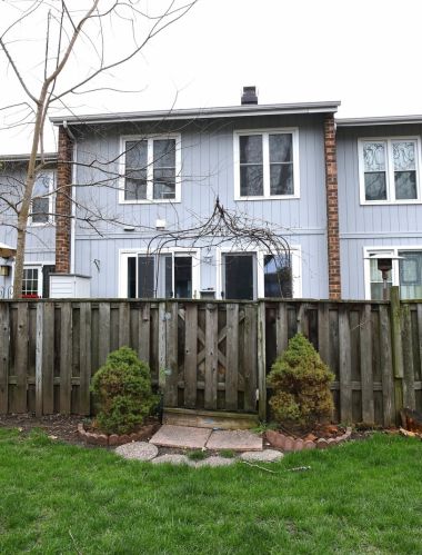 260 Colony Green Dr, Hanover Park, IL 60108-2115