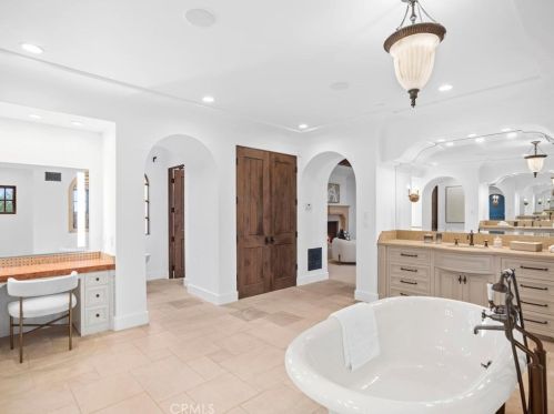 47 Echo Gln, Irvine CA  92603-0421 exterior