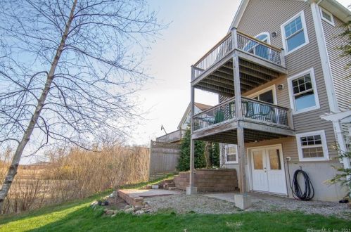 33 Marshfield Rd, Niantic CT  06357-2042 exterior