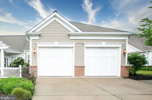 69 Sparrow Dr, Trenton, NJ 08690-2400