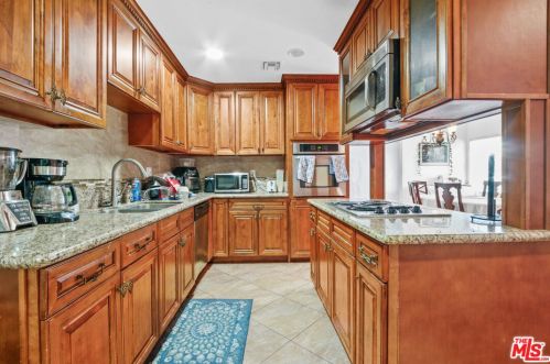 15518 Gundry Ave, Paramount, CA 90723-3935