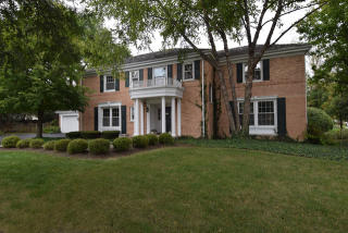 1221 Hidden Ct, Wheaton, IL 60189-8180