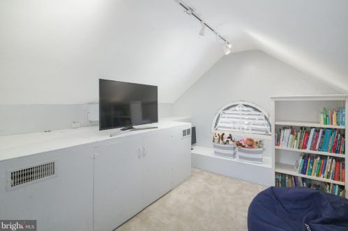 1023 Washington Ave, Tavistock NJ 08033-3605 exterior